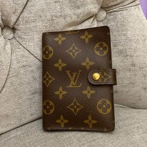 Authentic Louis Vuitton Monogram Agenda 5.5 x 4. Inches